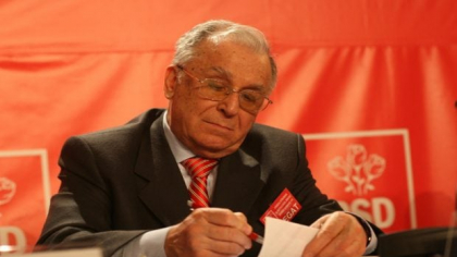 Ion Iliescu, inculpat oficial în Dosarul Mineriadei, a refuzat, miercuri, să dea declaraţii procurorilor. Avocatul nu l-a lăsat să vorbească