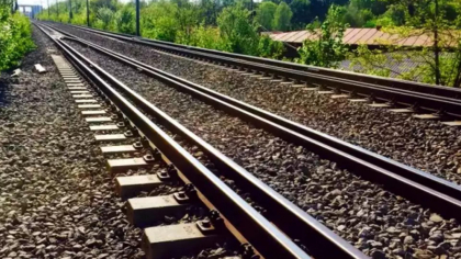 Doi bărbați, descoperiți morți pe calea ferată! Descoperire șocantă în județul Bihor