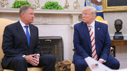 Donald Trump l-a umilit pe Klaus Iohannis chiar în Biroul Oval de la Casa Albă. Ce a putut să spună despre fostul preşedinte al României VIDEO