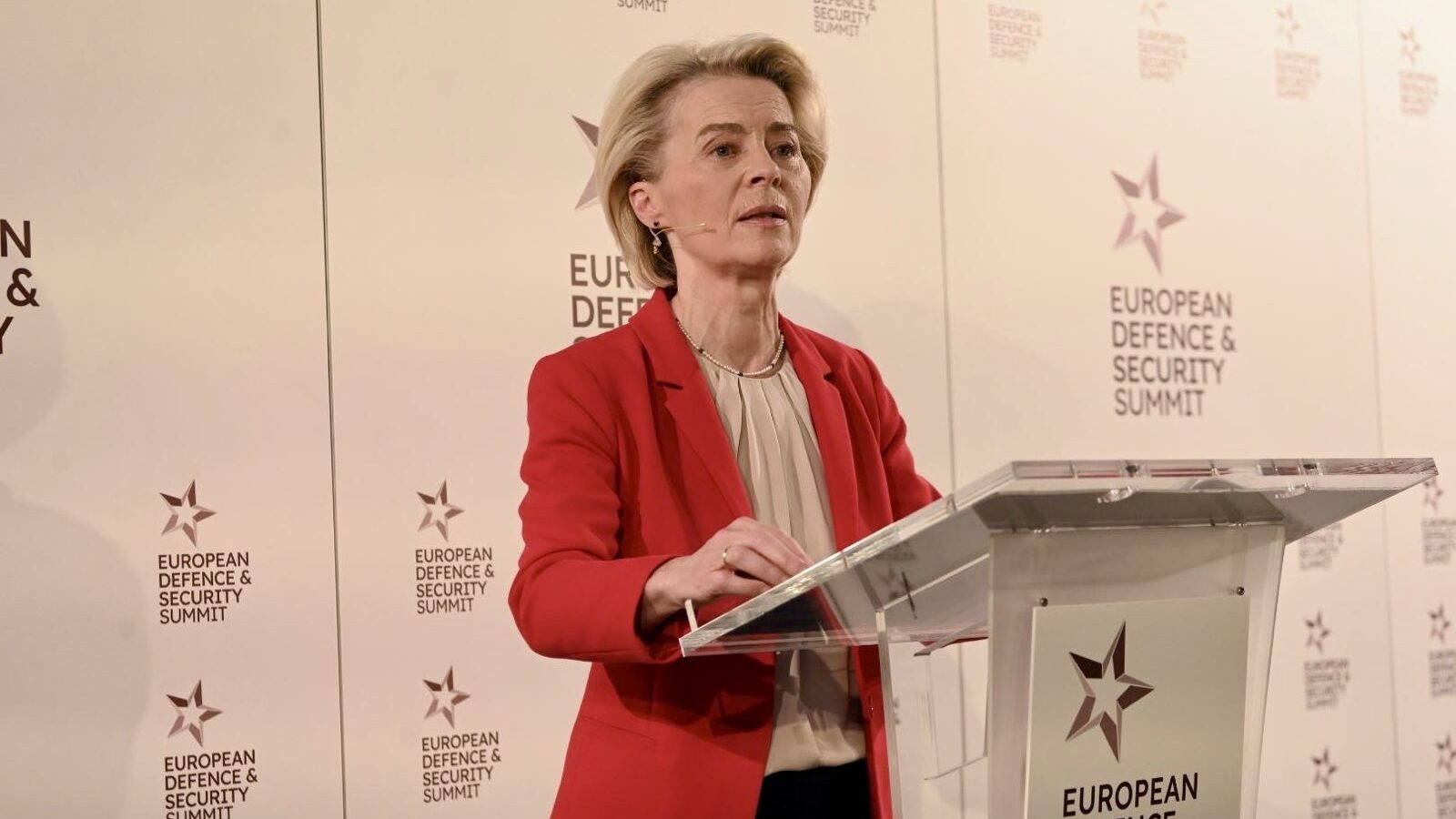 Ursula von der Leyen vrea creșterea cheltuielilor pentru apărare și sprijin pentru Ucraina: Pace justă şi durabilă