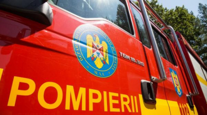 Incendiu puternic la o vopsitorie auto din Sibiu. Zeci de persoane au fost evacuate, traficul este blocat