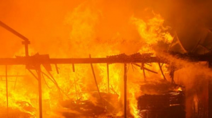 Incendiu violent la o fabrică de sicrie din Bihor