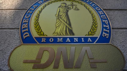 Trei instituții publice, percheziționate de DNA pentru luare de mită și angajări ilegale. Surse: Managerul SAJ Dolj a fost reținut