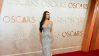 Demi Moore, strălucitoare pe covorul roșu de la Premiile Oscar 2025. Ținuta cu care întors toate privirile. GALERIE FOTO