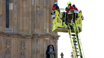 Activistul palestinian care a escaladat turnul Big Ben a fost arestat după 16 ore petrecute la înălțime