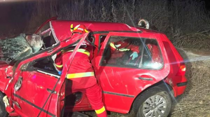 Accident grav în Alba: Șofer încarcerat după ce mașina s-a răsturnat în afara drumului. Trafic blocat pe DN 1 în zona Mirăslău