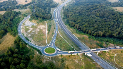 Calvarul șoferilor de pe șoseaua Deva - Lugoj, încheiat odată cu lucrările pe cel mai aglomerat sector VIDEO