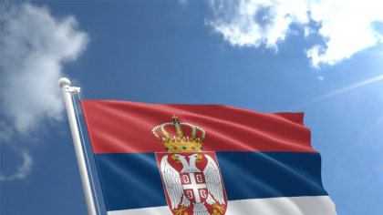 Incidente grave la protestele din Serbia: o maşină a intrat în mulţime, mai multe persoane reţinute