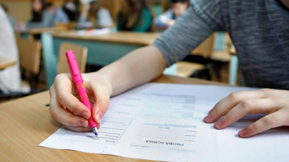 Ministerul Educației: Absolvenții de liceu care au dat examenul de Bacalaureat nu își pot vedea lucrările înainte de contestații