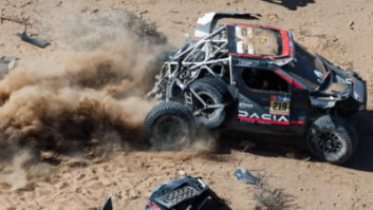 Accident teribil în Raliul Dakar, cu mașina Dacia condusă de Sebastien Loeb VIDEO