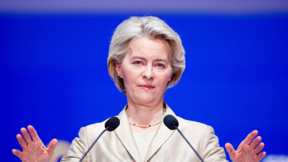 Ursula von der Leyen, gest surprinzător! A acordat primul ajutor unui pasager care s-a simțit rău în timpul zborului