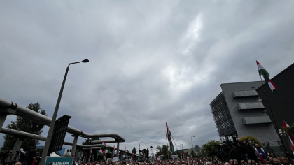 Mii de persoane au protestat în faţa sediului televiziunii de stat din Ungaria