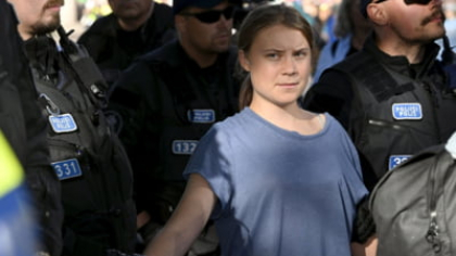 Zeci de manifestanți, printre care și Greta Thunberg, au blocat o stradă din Bruxelles. Care sunt revendicările protestatarilor