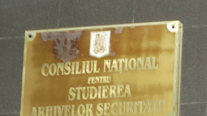 CNSAS: În perioada comunistă, peste 71.000 de români au rămas ilegal în străinătate