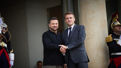 Zelenski anunţă că a discutat cu Macron despre desfăşurarea unor „contingente” occidentale în Ucraina