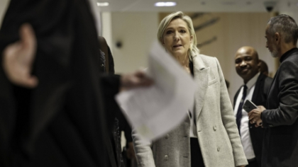 Marine Le Pen riscă o interdicție de 5 ani la candidatură: procurorul cere pedeapsă în procesul de deturnare de fonduri