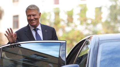 Klaus Iohannis îşi încheie miercuri mandatul de preşedinte printr-o ceremonie la Palatul Cotroceni fastuoasă. Ce lasă moştenire în 10 ani de mandat