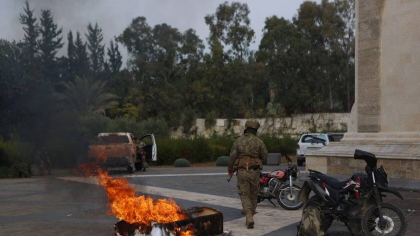 Mormântul dictatorului sirian lui Hafez el-Assad a fost incendiat, după fuga fiului său în Rusia