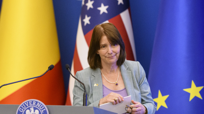 Kathleen Kavalec participă la oficierea deciziei SUA privind includerea României în  programul Visa Waiver