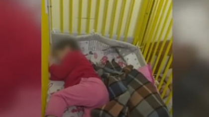 Mai mulți copii cu dizabilități, încuiați cu zăvorul și tratați cu medicamente expirate, în centre de plasament din Târgu Mureș VIDEO