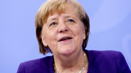 Angela Merkel recunoaște că a încercat să oprească aderarea rapidă a Ucrainei la NATO