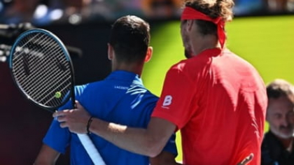 Șoc la Australian Open! Djokovic n-a rezistat pe teren în meciul cu Zverev și a ieșit în fluierăturile publicului