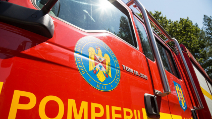 Incendiu puternic lângă Capitală. Intervin 10 autospeciale de stingere cu apă şi spumă