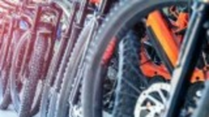 Un tânăr urmărit internaţional pentru că a furat biciclete de 60.000 de euro din Germania a fost prins de poliţiştii din Dolj