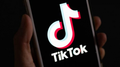 TikTok poate fi interzisă în SUA, de duminică, a anunțat Curtea Supremă. Joe Biden i-a pasat decizia finală lui Donald Trump