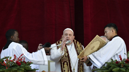 Papa Francisc trebuie să învețe din nou să vorbească după oxigenoterapie, spune un cardinal