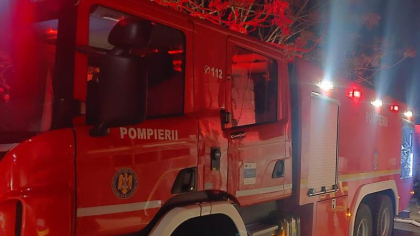 Un autocar a luat foc în mers,  o stație GPL amplifică pericolul