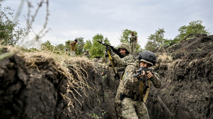 Militarii nord-coreeni din Ucraina, instruiţi să se autodetoneze înainte de a fi capturaţi