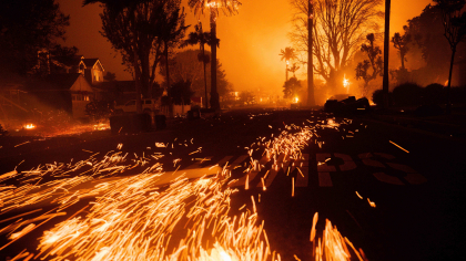 Bilanţul deceselor în urma incendiilor din California a crescut la 10 morţi