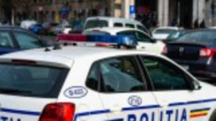 Atac la o sucursală bancară, în Călăraşi. Un bărbat a intrat în sediul băncii, a scos un pistol de sub geacă şi a cerut bani