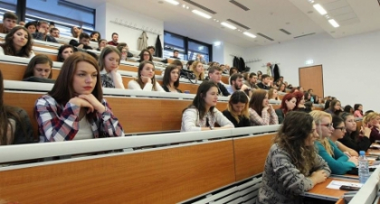 Cresc bursele pentru studenți. Unii dintre ei pot obține chiar și 1.000 de euro lunar