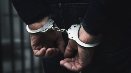 Cioban arestat la Breaza pentru că a violat o fată de 12 ani. Cei doi, găsiți de polițiști dormind în același pat