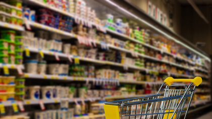 Prețurile la alimentele cu adaos plafonat pot fi urmărite online. Bogdan Chirițoiu (Consiliul Concurenței): Sperăm să punem presiune suplimentară pe magazine. Oricum, prețurile au scăzut față de anul trecut (VIDEO)