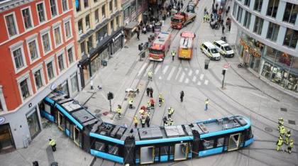 Un tramvai a sărit de pe șine și a intrat direct într-un magazin Apple, la Oslo. Accidentul bizar încă nu are o explicație