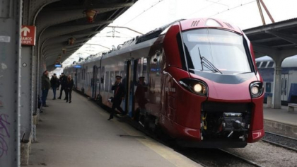 Primul tren nou cumpărat de România în ultimii 20 de ani s-a stricat a doua zi după inaugurare