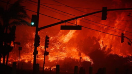 Focul continuă să facă ravagii în SUA. Bilanțul victimelor s-a dublat. Biden: Cel mai devastator incendiu din istoria Californiei VIDEO