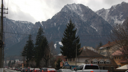 Aglomeraţie pe Valea Prahovei. Se circulă în coloană pe sensul către Braşov, între staţiunile Sinaia şi Predeal