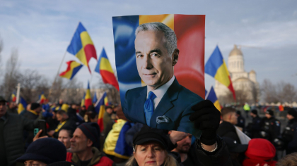 Circa 200 de susținători ai lui Călin Georgescu protestează în fața sediului CCR