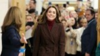 Kate Middleton a vizitat spitalul londonez unde a fost tratată pentru cancer pentru a le mulțumi medicilor. FOTO