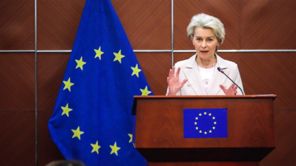 Ursula von der Leyen a acordat primul ajutor unui pasager în timpul unui zbor. Șefa Comisiei Europene a absolvit Facultatea de Medicină