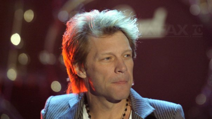 Jon Bon Jovi, lăudat de poliţie pentru că a ajutat o femeie aflată pe marginea unui pod