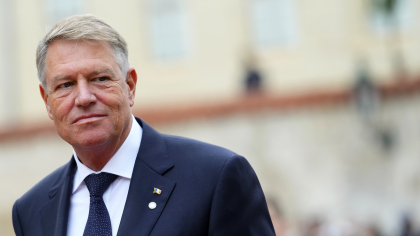 Iohannis a decorat mai multe şcoli româneşti de Ziua Mondială a Educaţiei